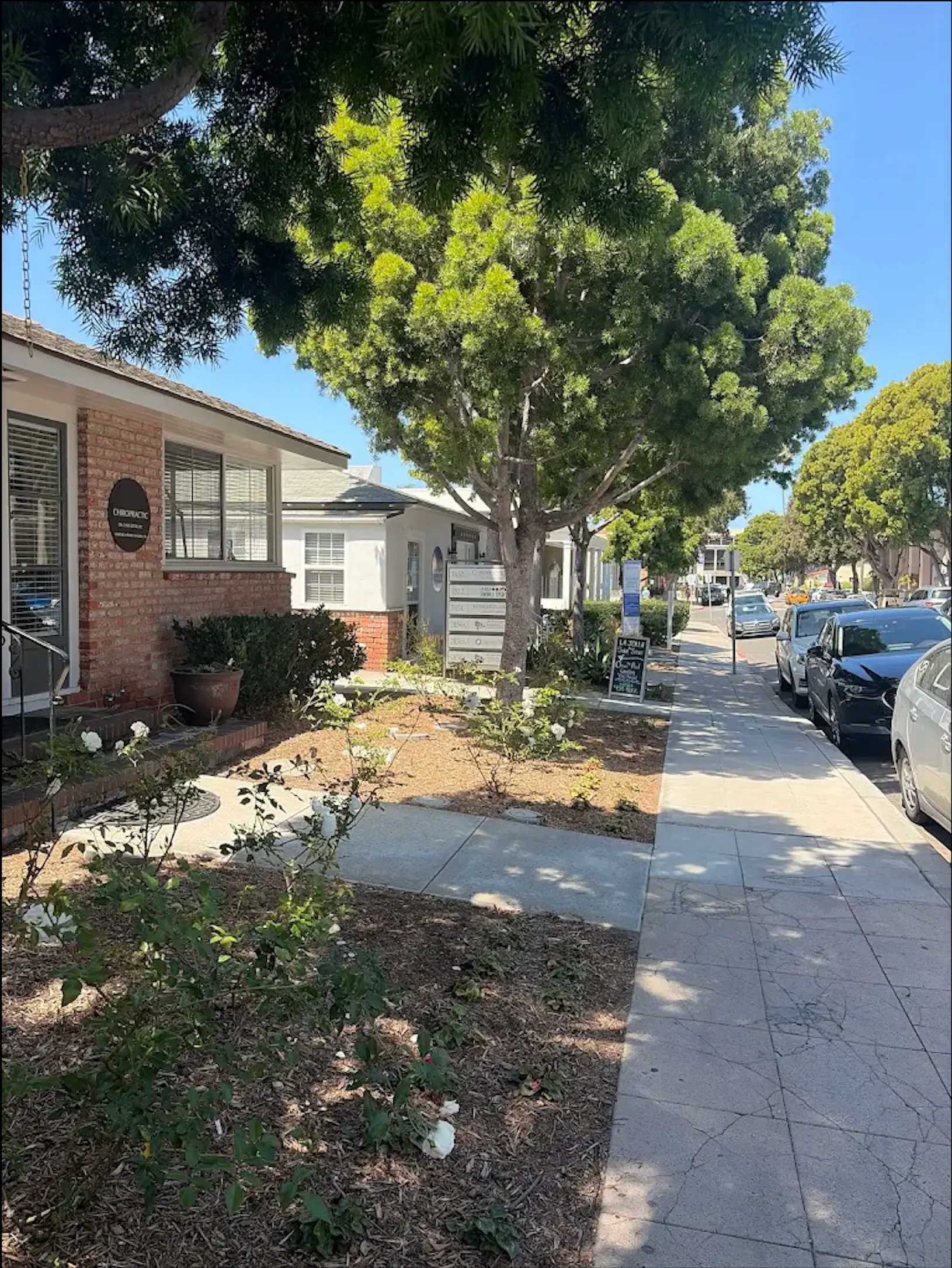 Exterior of Dr. Jordan Loewenstein's Downtown La Jolla chiropractic office at 7850 Ivanhoe Avenue